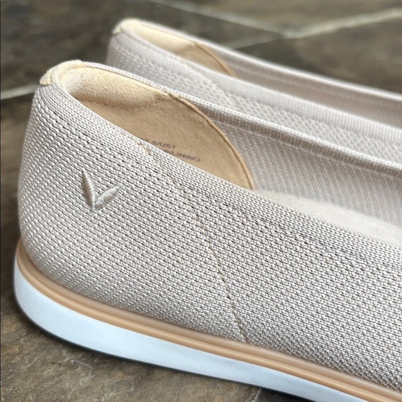 Vivaia Mabel Square-Toe All-Day Standing Flat - Picture 4 of 14